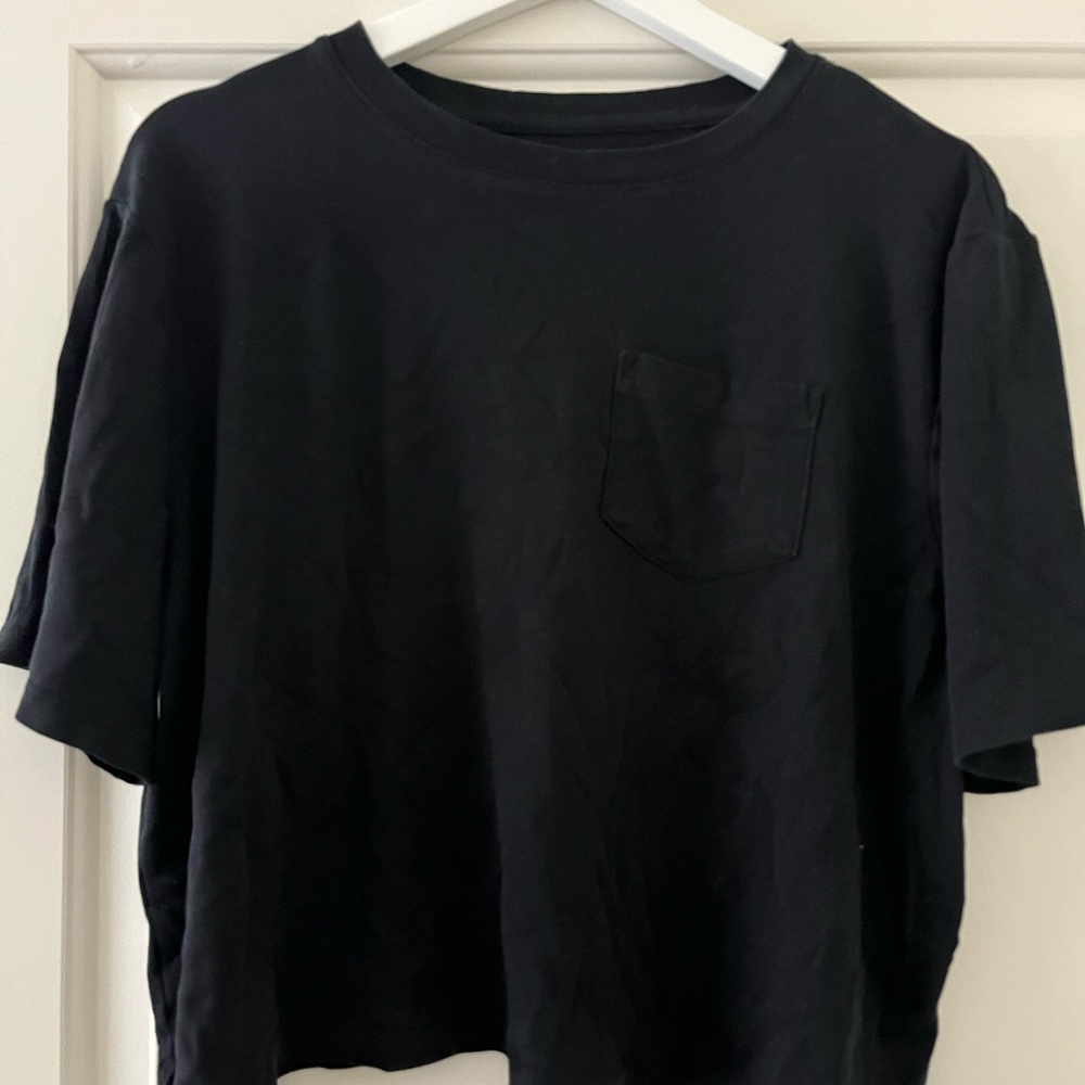 Black pocket cropped Tshirt